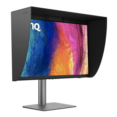 Écran BenQ PD2770U et sa casquette sur-mesure
